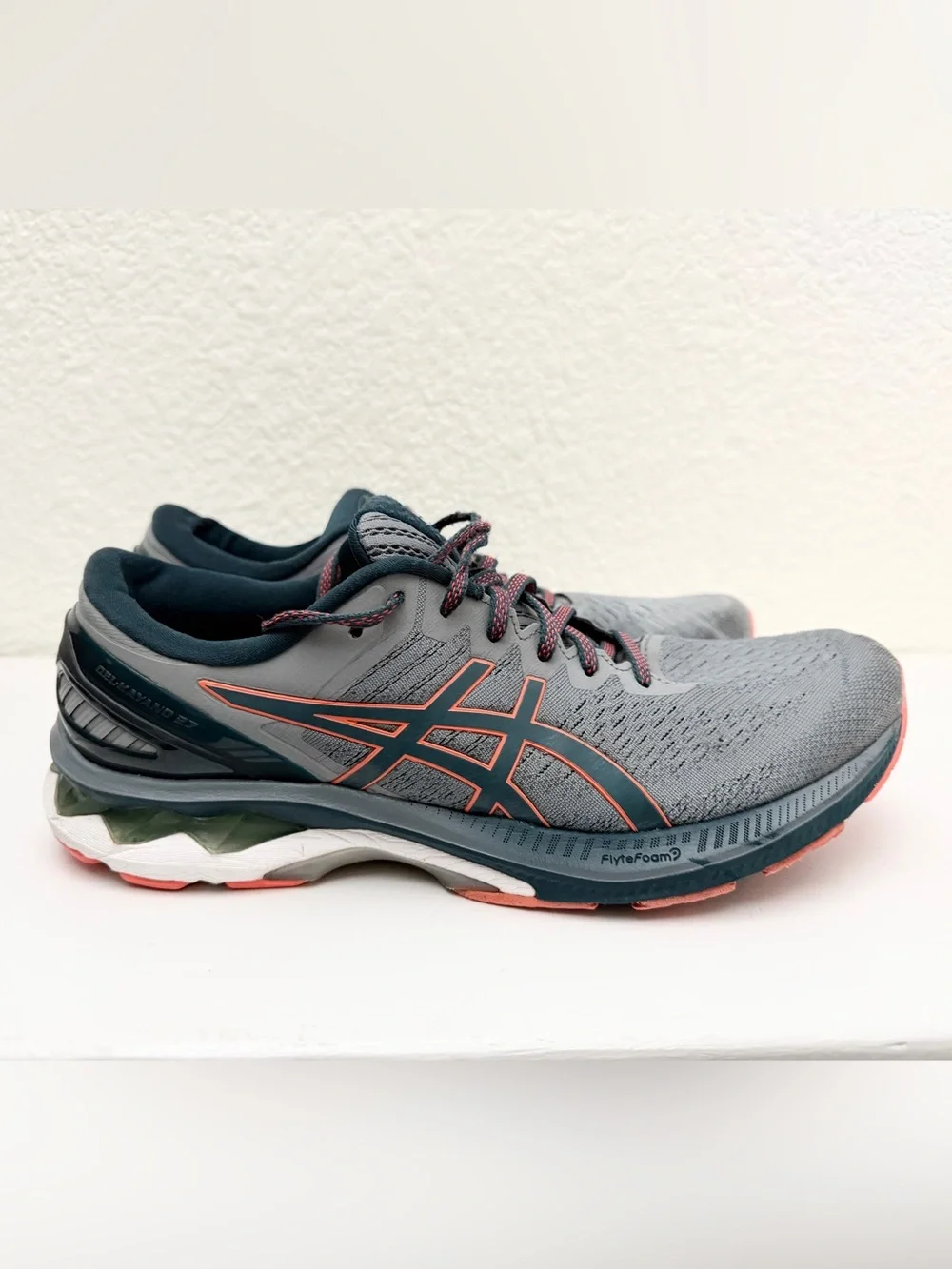 ASICS GEL Kayano 27 Men's Gray Running Shoes Size 10.5 Good Preowned Condition